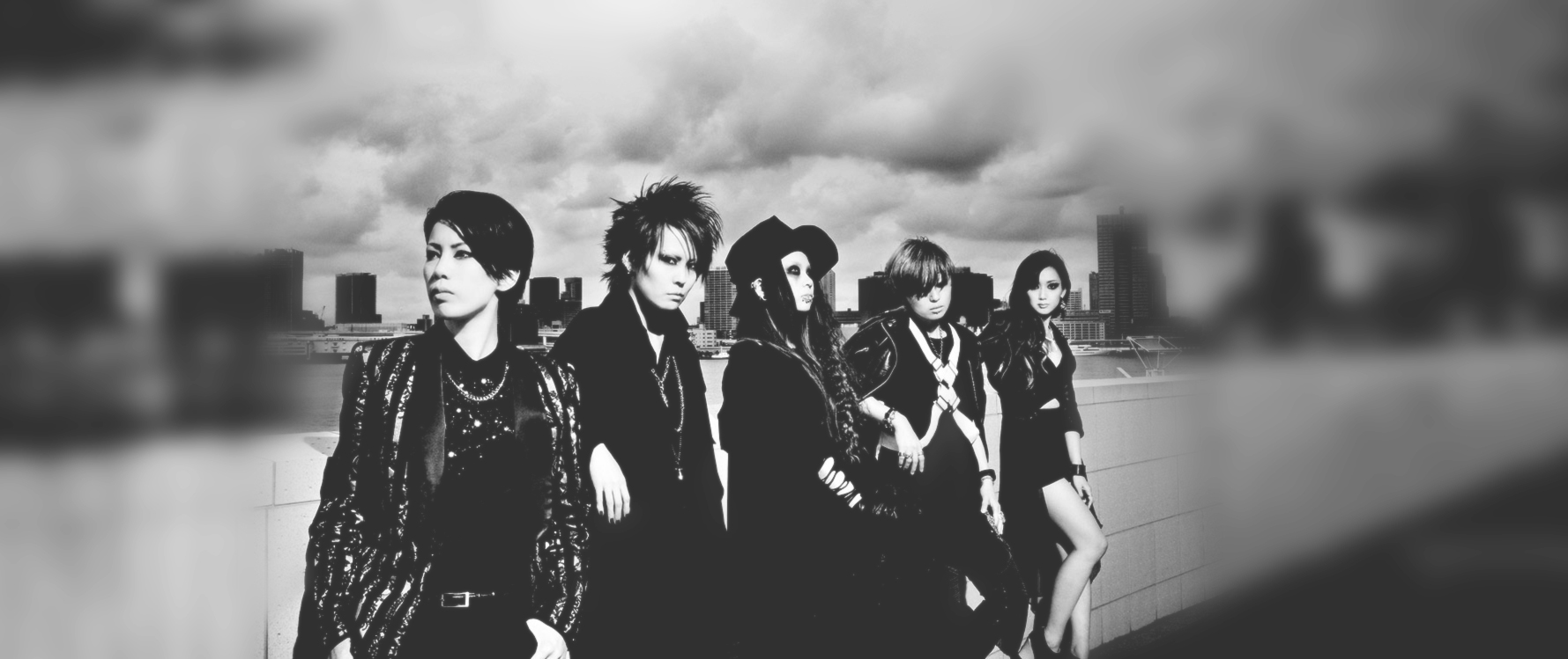 Royal Straight Magic un nuovo album per le exist†trace