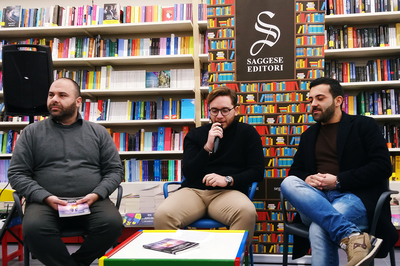 Lino Grimaldi e Francesco Saggese alla presentazione del libro La vita allo specchio