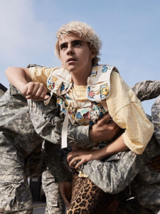 Jack Dylan Grazer nel ruolo di Fraser in We Are Who We Are