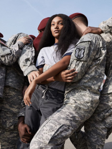 Jordan Kristine Seamón nel ruolo di Caitlin in We Are Who We Are