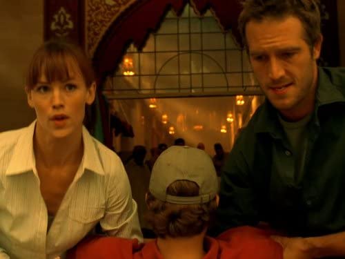 Jennifer Garner and Michael Vartan in Alias (2001)