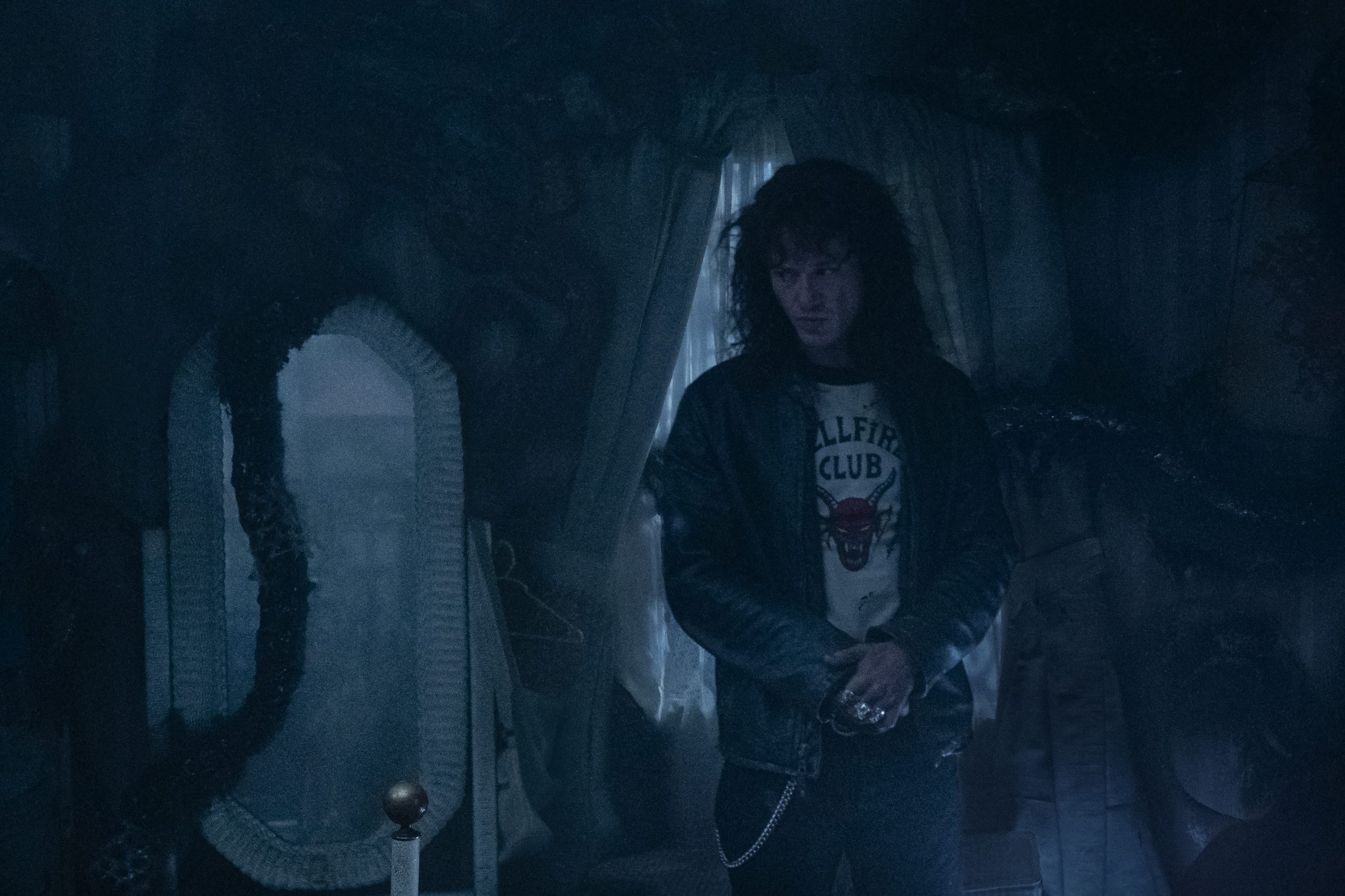 STRANGER THINGS. Joseph Quinn as Eddie Munson in STRANGER THINGS. Cr. Tina Rowden/Netflix © 2022