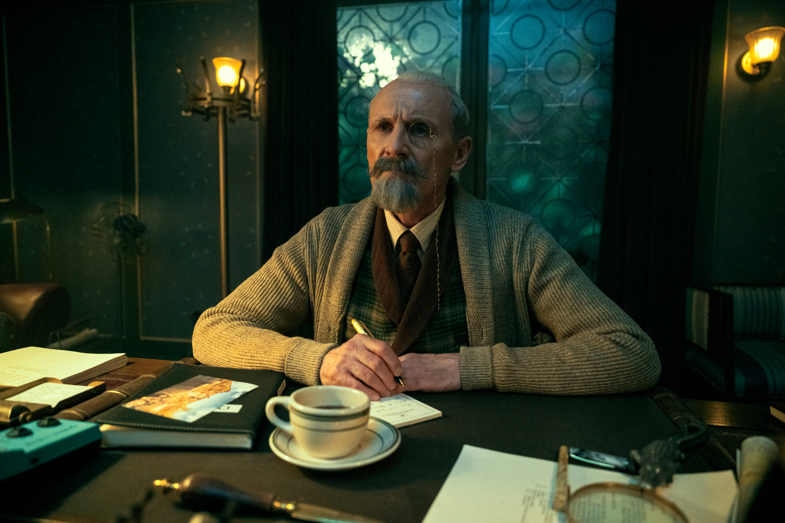 The Umbrella Academy. Colm Feore as Reginald Hargreeves in episode 305 of The Umbrella Academy. Cr. Christos Kalohoridis/Netflix © 2022
