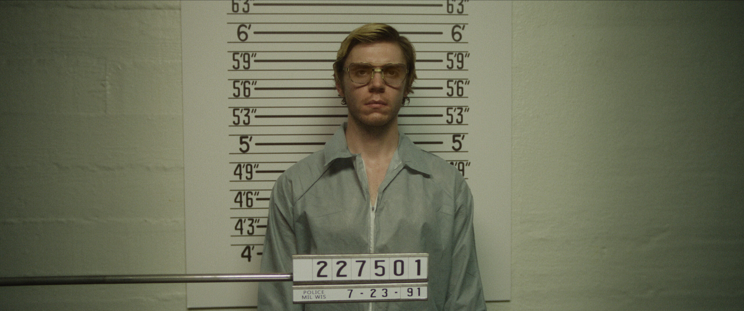 Dahmer. Monster: The Jeffrey Dahmer Story. Evan Peters as Jeffrey Dahmer in episode 102 of Dahmer. Monster: The Jeffrey Dahmer Story. Cr. Courtesy Of Netflix © 2022