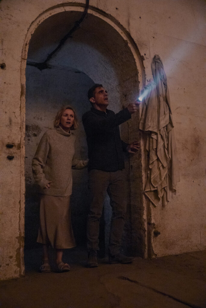 The Watcher. (L to R) Naomi Watts as Nora Brannock, Bobby Cannavale as Dean Brannock in episode 105 of The Watcher. Cr. Eric Liebowitz/Netflix © 2022