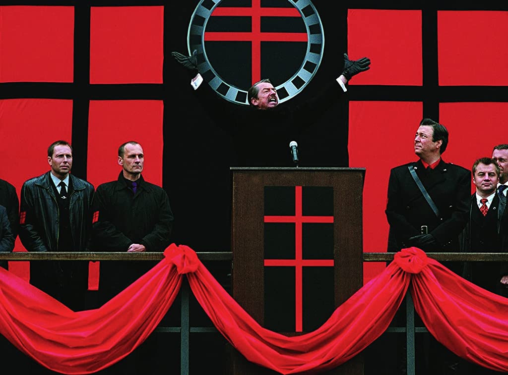 John Hurt and Roger Allam in V per Vendetta (2005)