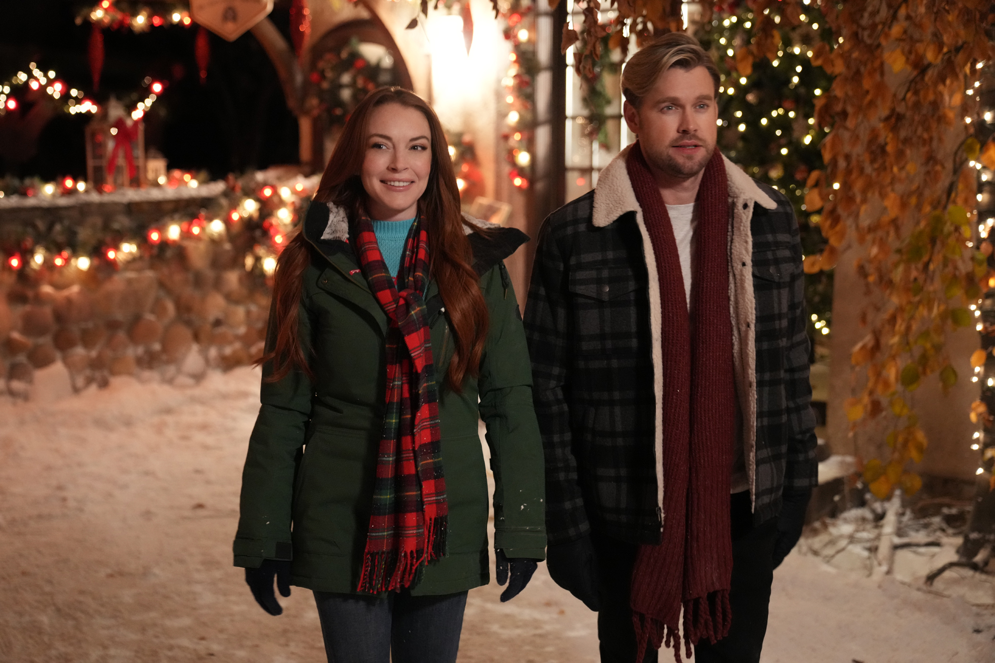 Christmas in Wonderland. (L-R) Lindsay Lohan as Sierra, Chord Overstreet as Jake in Christmas in Wonderland. Cr. Scott Everett White/Netflix © 2021
