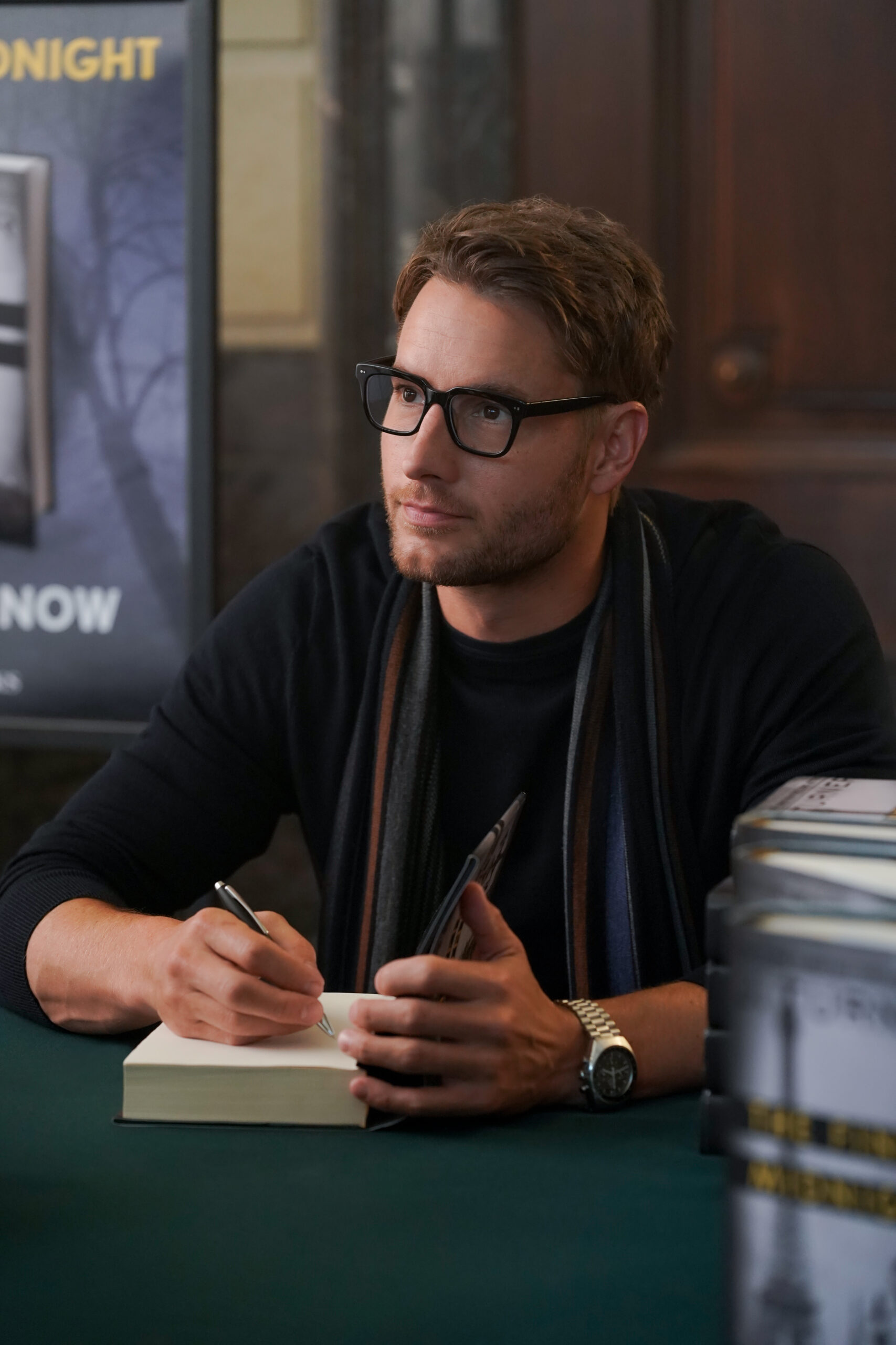 The Noel Diary. Justin Hartley as Jake in The Noel Diary. Cr. KC Bailey/Netflix © 2022.