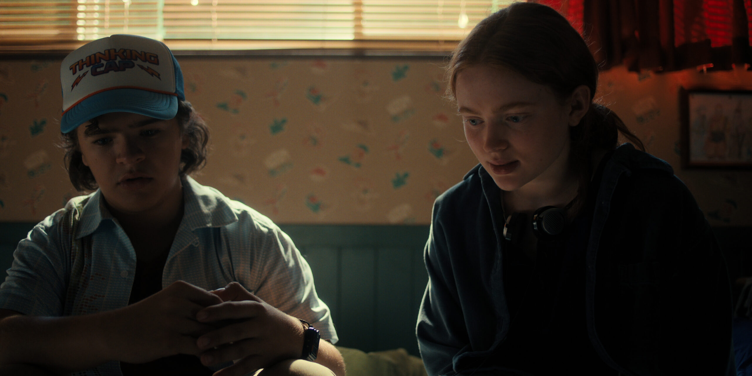 STRANGER THINGS. (L to R) Gaten Matarazzo as Dustin Henderson and Sadie Sink as Max Mayfield in STRANGER THINGS.