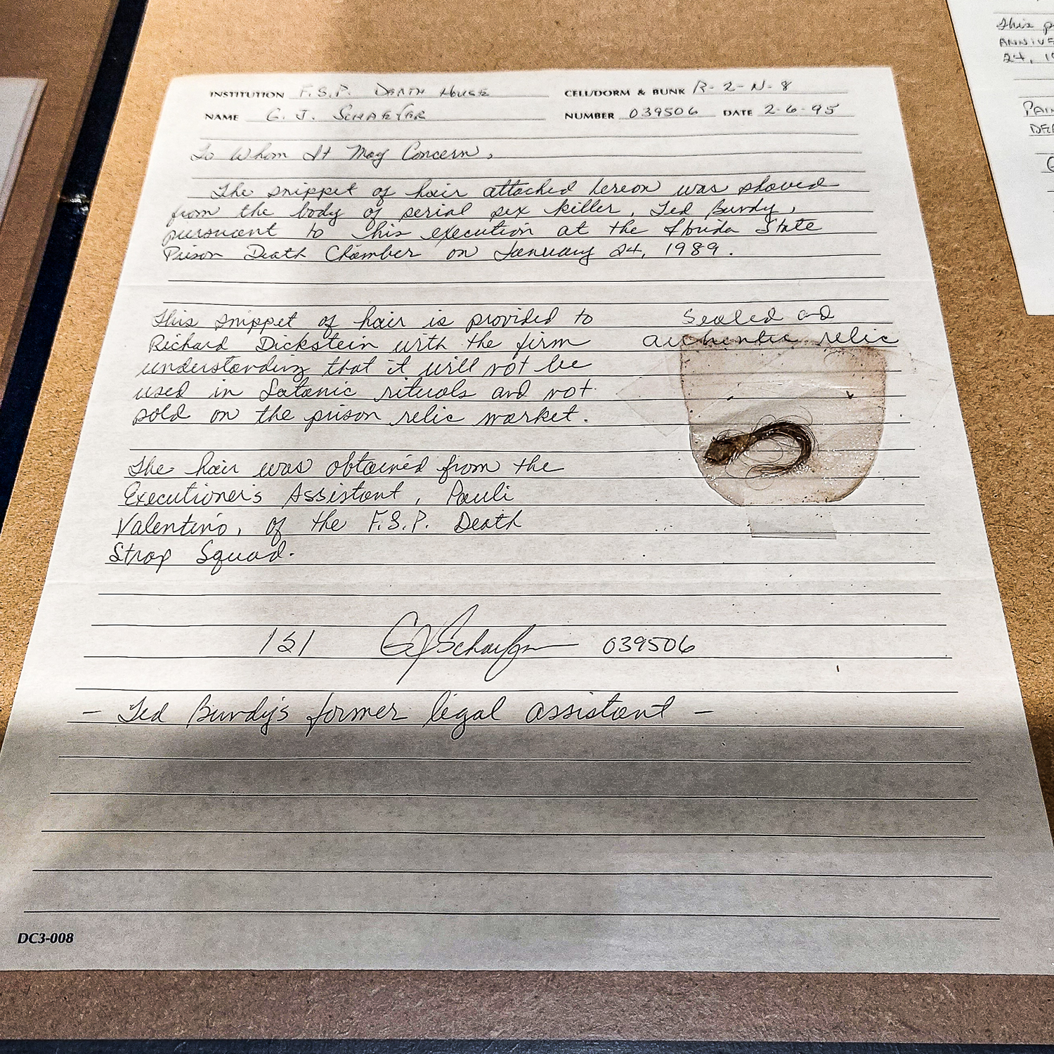 Ciocca di Capelli di Theodore Bundy in esposizione presso “Serial Killer Exhibition” Milano 2023