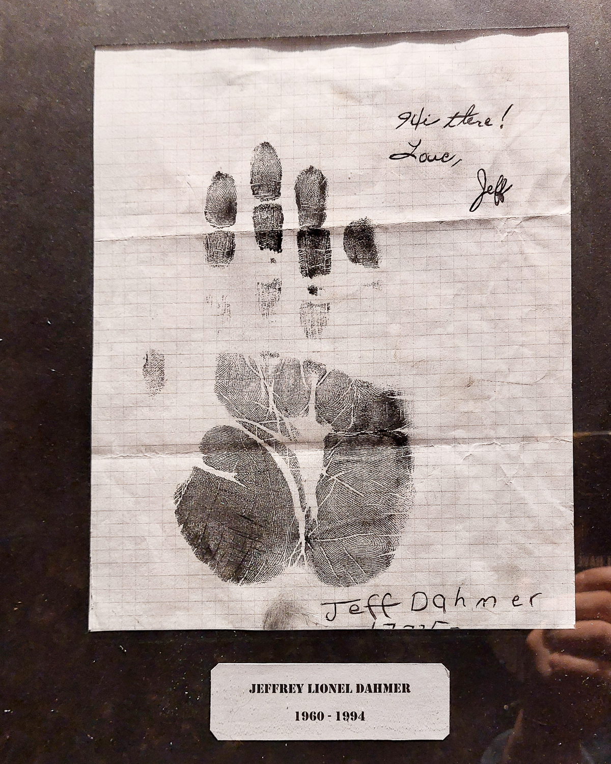 Impronta della Mano di Jeff Dahmer in esposizione presso “Serial Killer Exhibition” Milano 2023