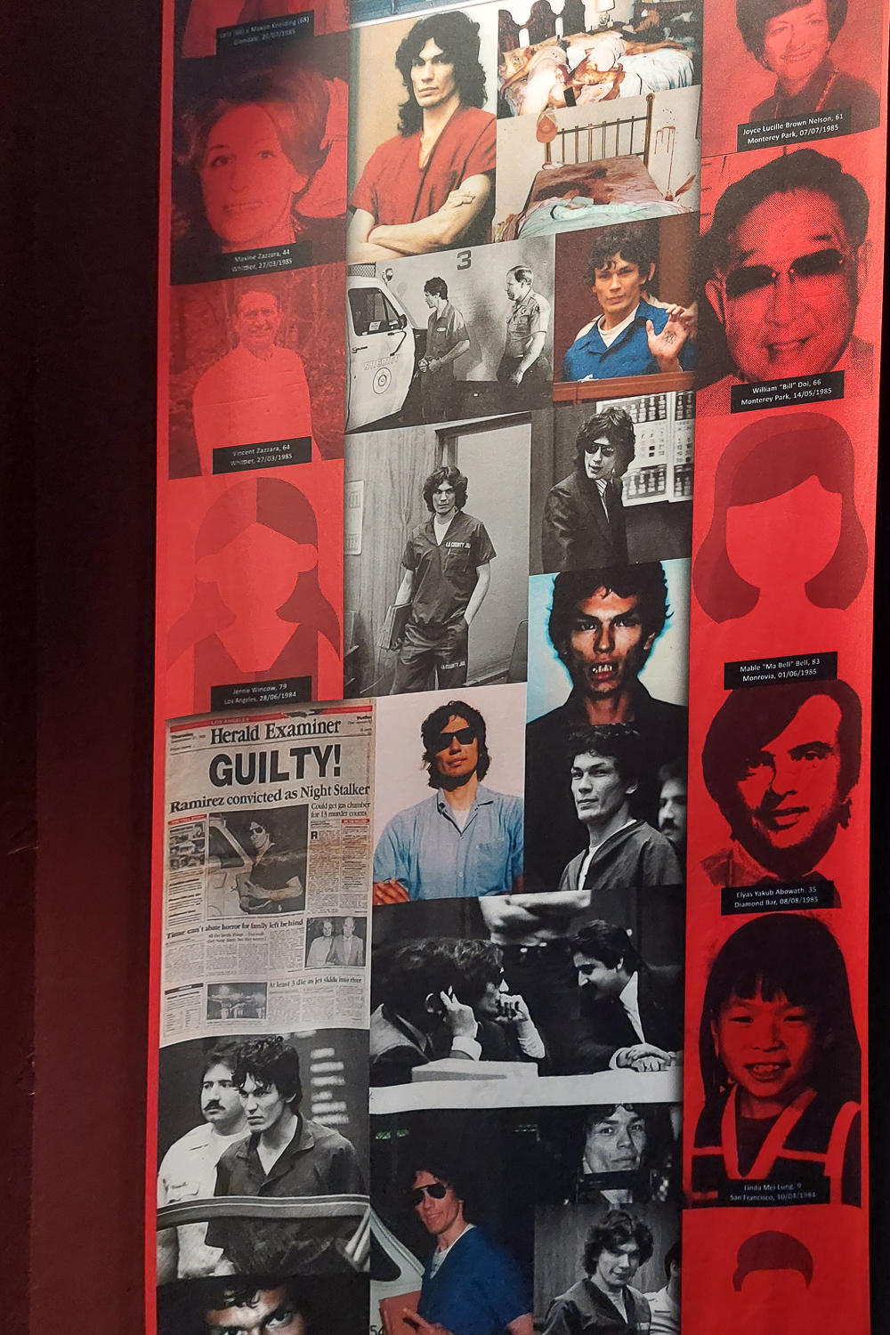 Infografica espositiva cn foto d'epoca di Richard Ramirez presso “Serial Killer Exhibition” Milano 2023ì