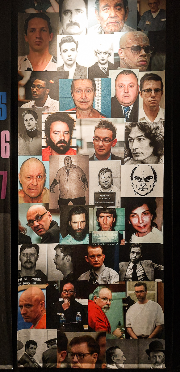 Infografica serial killer nella storia presso “Serial Killer Exhibition” Milano 2023