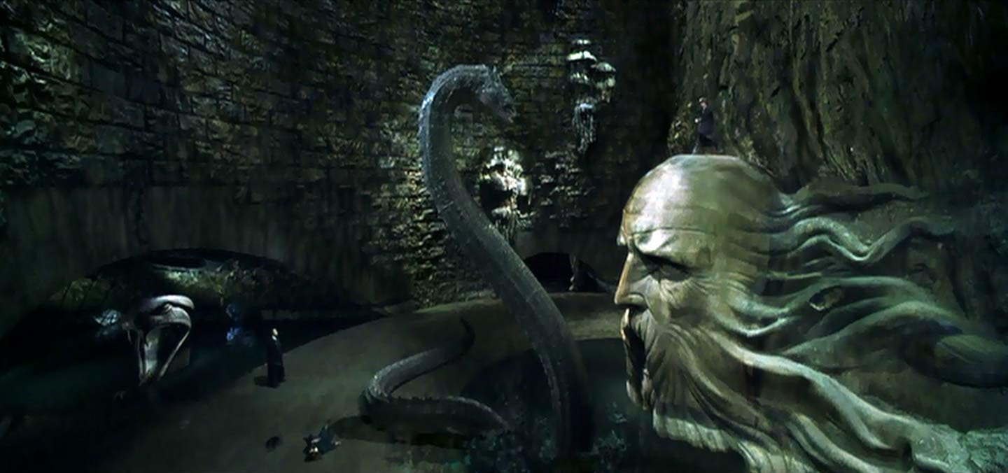Christian Coulson, Daniel Radcliffe, and Bonnie Wright in Harry Potter e la camera dei segreti (2002)