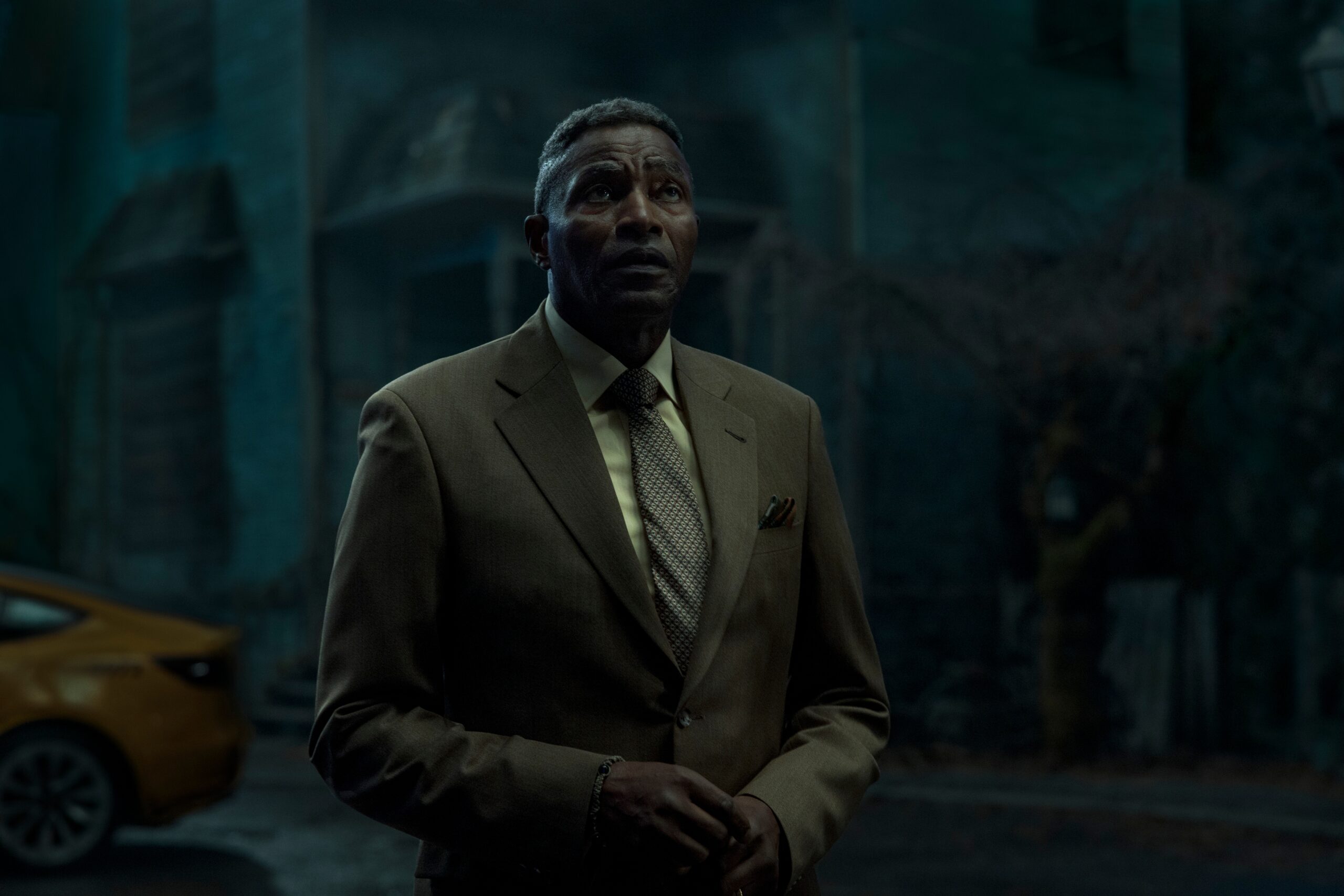 The Fall of the House of Usher. Carl Lumbly as C. Auguste Dupin in episode 101 of The Fall of the House of Usher. Cr. Eike Schroter/Netflix © 2023